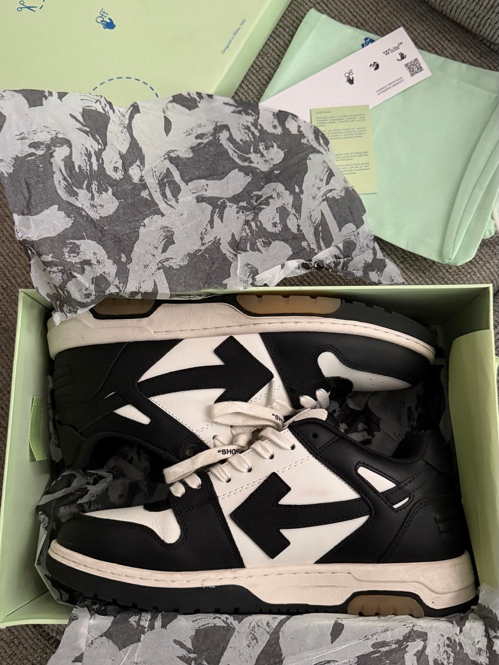 Off-White Out of Offices black and white